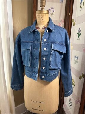 LOFT Cropped Denim Jacket Medium Wash Blue Boxy Fit Oversized Pockets Size M